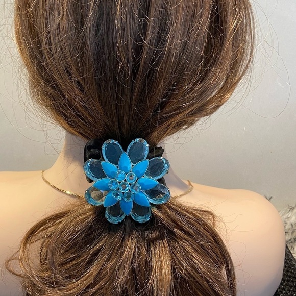 COSTUME THREE TIER FLOWER SHAPE PIN BROOCH BLUE CRYSTAL FAUX TURQUOISE - Picture 8 of 9